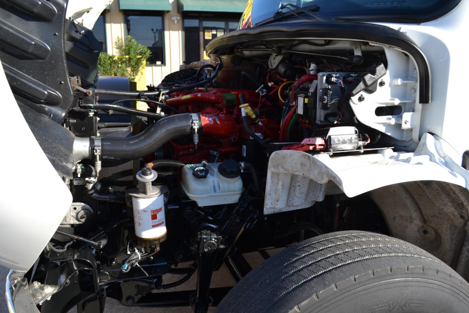 2017 WHITE /BLACK FREIGHTLINER M2-106 with an CUMMINS ISB 6.7L 260HP engine, ALLISON 2500RDS AUTOMATIC transmission, located at 9172 North Fwy, Houston, TX, 77037, (713) 910-6868, 29.887470, -95.411903 - Photo#5